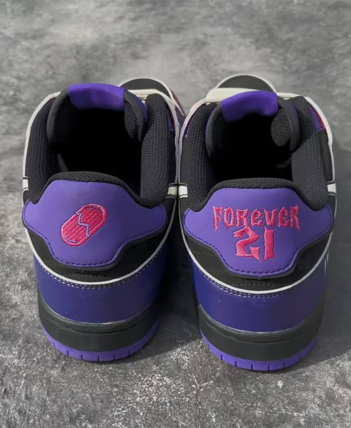 1 OF 1 - ,,Legends Never Die'' Sneakers