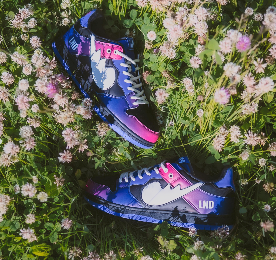 1 OF 1 - ,,Legends Never Die'' Sneakers